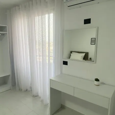 Lulu - Gray Apartment